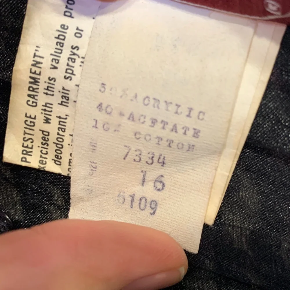 Three Flags | VTG Sequin Glam Cropped Tank Top - Picture 10 of 11